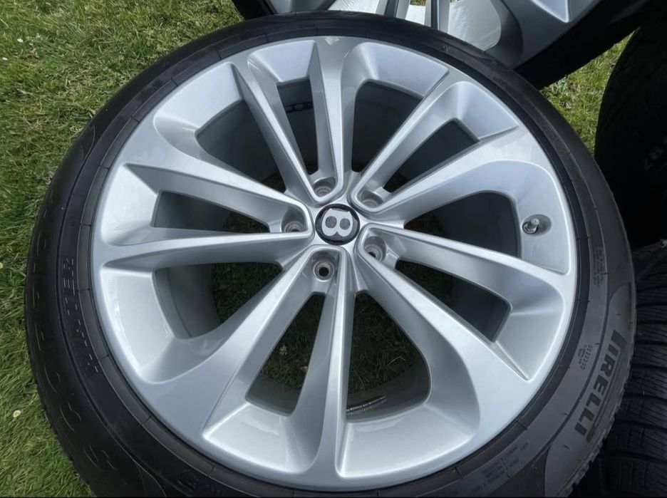 21"Джанти с зимни гуми Bentley Bentayga