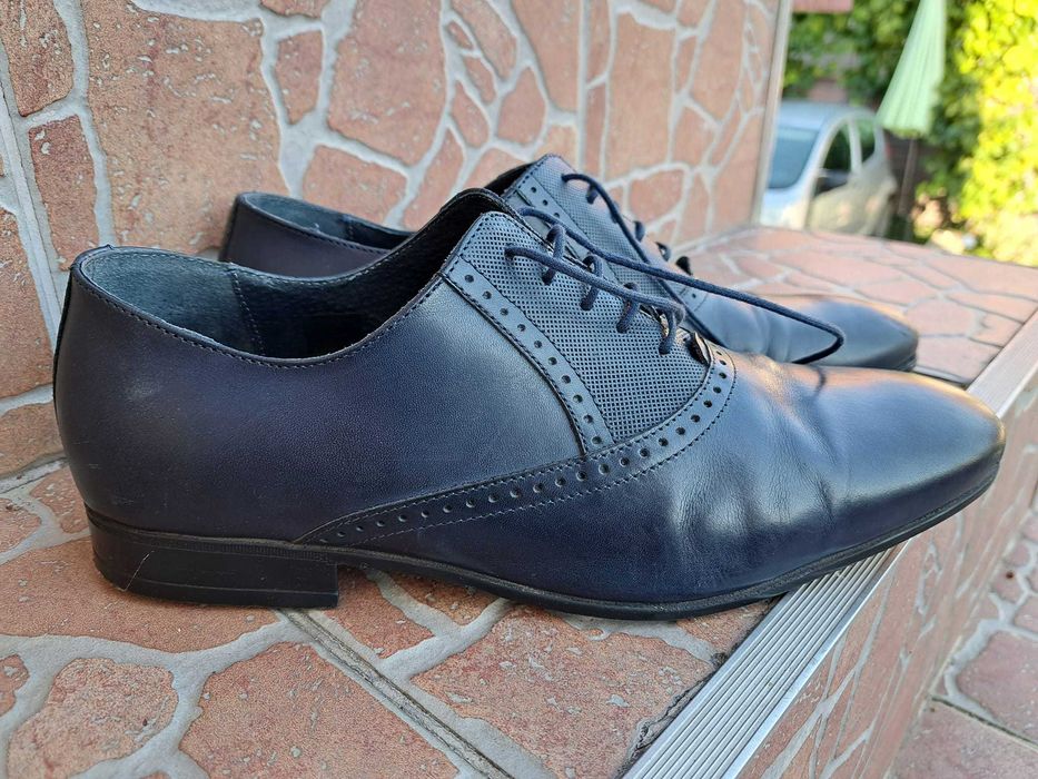 Vând pantofi de bărbați mărimea 42