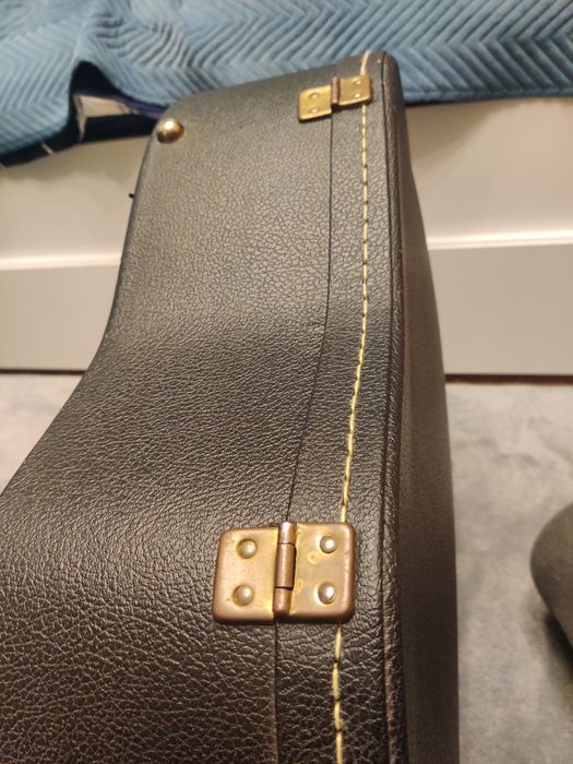 Твърд калъф за китара