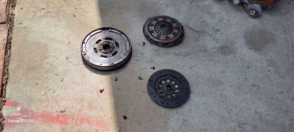 Съединител к-т с демпферен маховик АУДИ A-4/ Audi- 1.9тди 228мм.