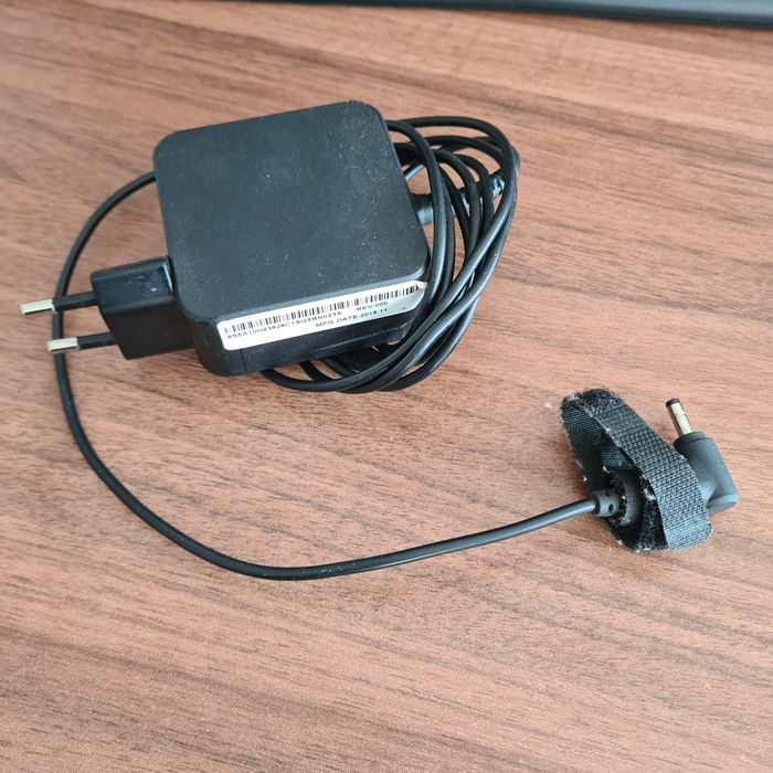 Incarcator laptop Lenovo IdeaPad, 45W, 2.25A, 20V, mufa 4.0x1.7mm, Negru, FRU01FR133