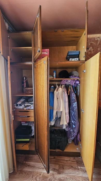 Отдам бесплатно стенку и шкаф