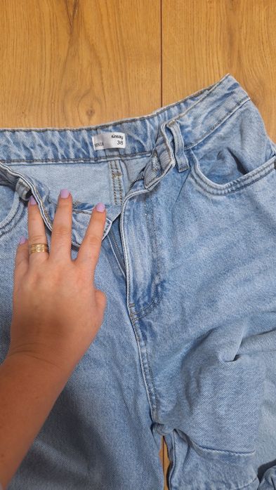 Vând blugi damă noi