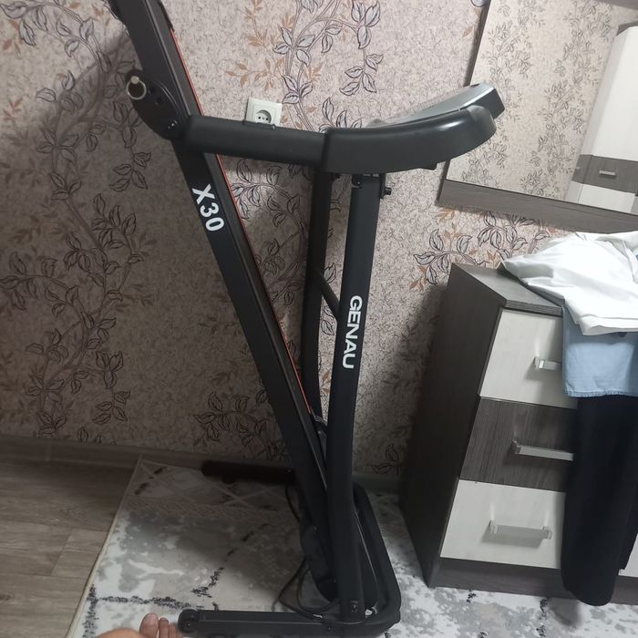 Продам беговую дорожку Genau X30