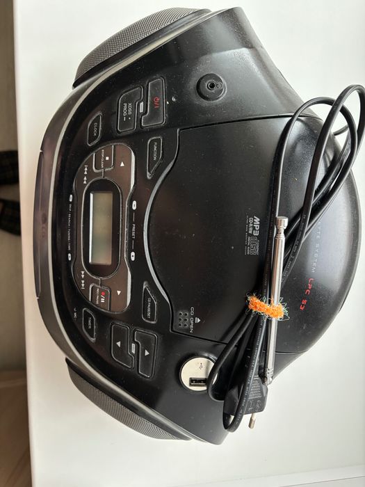 Продаю радиолу LG