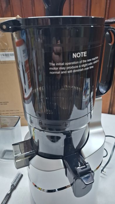 Бавно оборотна Сокоизстисквачка AMZCHEF SJ-036, 250W,1.8L троен филтър