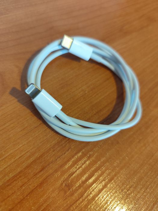 Зарядное устройство Apple; кабель type-c / lighthing