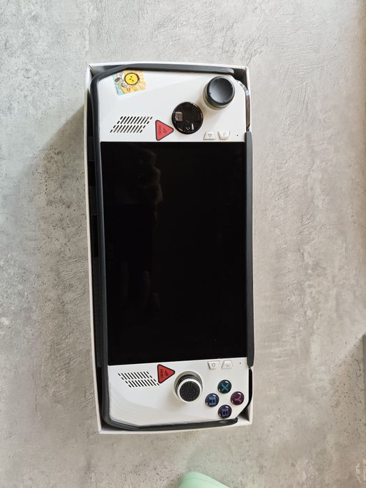Asus ROG ally z1 extreme