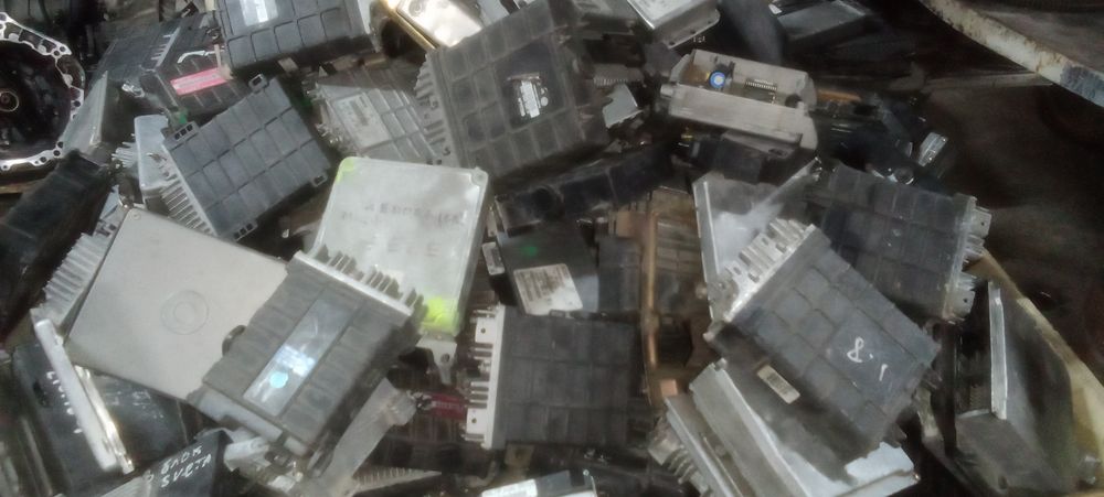 Ауди 2.6 компьютера. блоки управления.