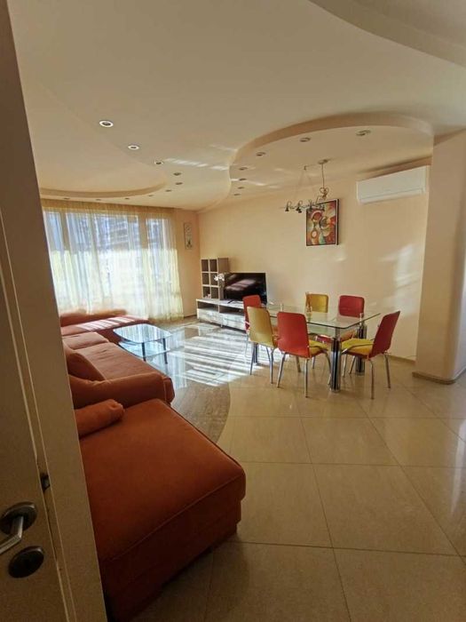 Дава се под наем Тристаен апартамент в София, Гоце Делчев - 115 кв.м за 847 € - Снимка #1