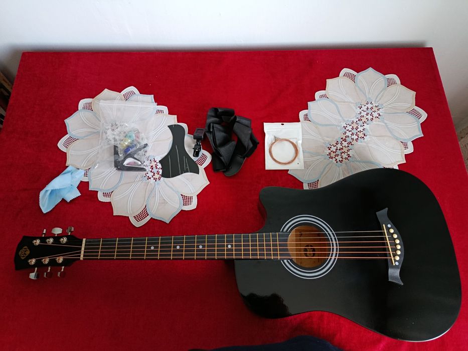 Гитара акустическая