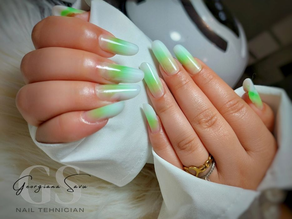 Unghii cu gel..oja semi Baba novac