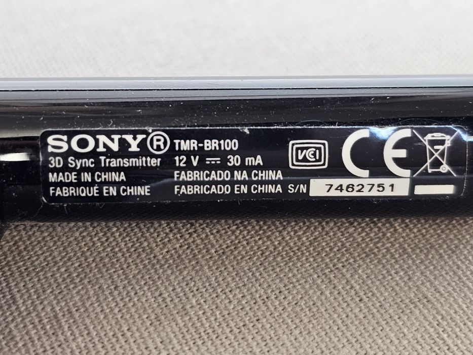 Accesorii originale SONY  3D compatibile cu tv Sony BRAVIA seriile EX, HX și NX (2010, 2011, 2012): 1 x UWA-BR100; 1 x TMR-BR100; 2 x TDG-BR100