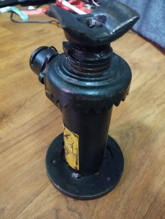 Домкрат японский продам.