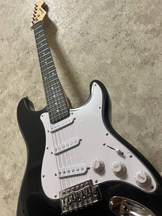 Электрогитара Fender Stratocaster