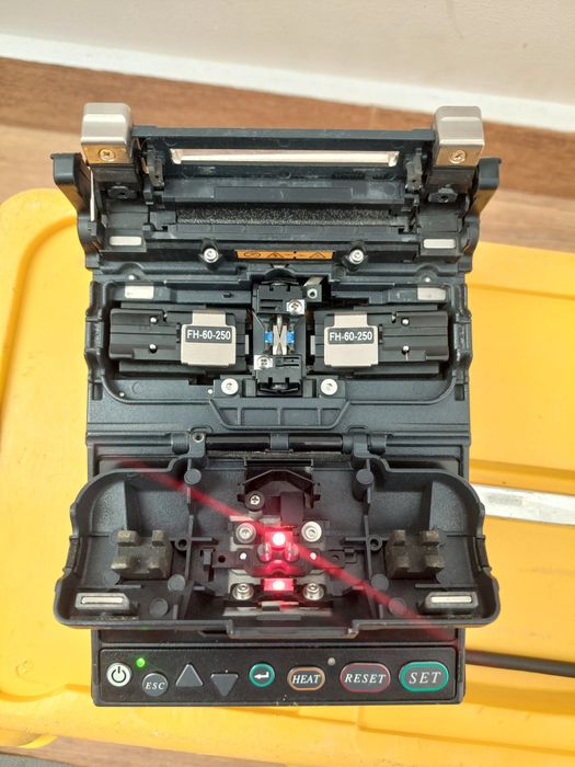 Fujikura 12S aparat de sudat fibra optica , sudura fibra optica