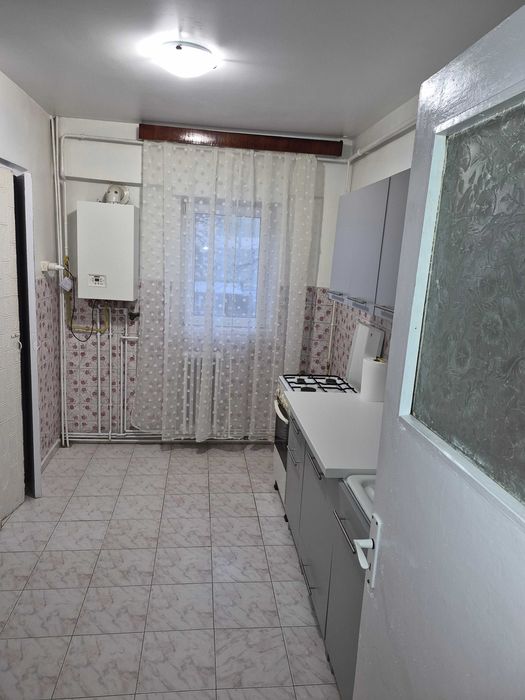 inchiriez apartament 2 camere zona Tatarasi-Metalurgie -350 EURO neg.