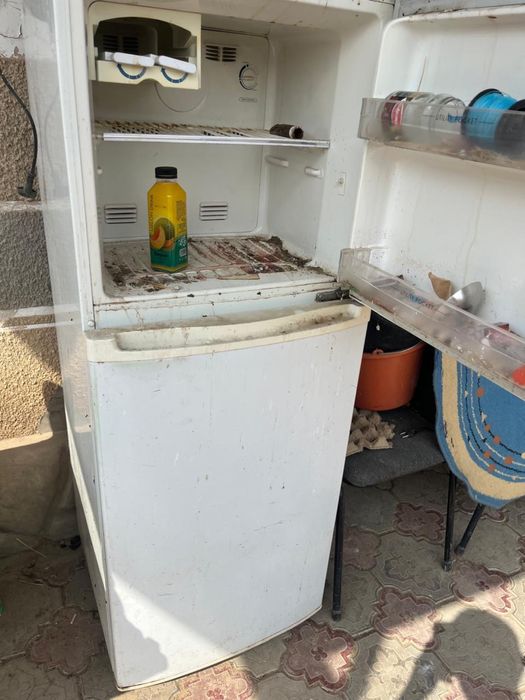 Телевизор и холодильник