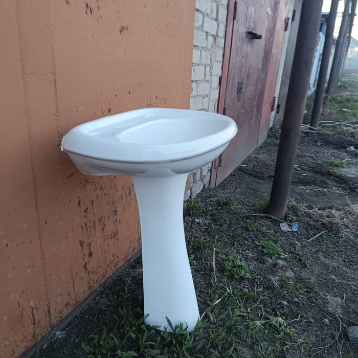Раковина с пьедесталом