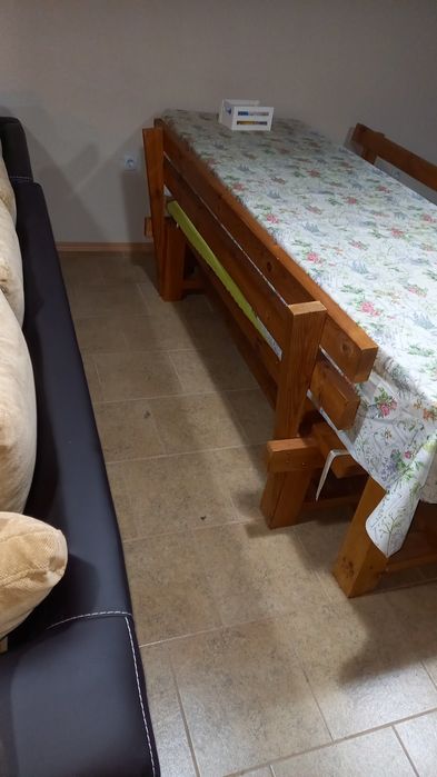 Маса и 2 пейки  от масивно дърво