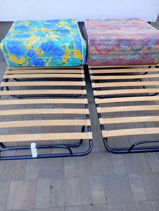 Pat pliant  cadrul metalic saltea din spuma 10 cm