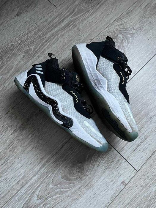 Adidasi marca Adidas