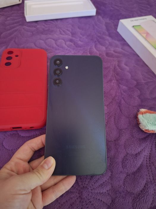 Vând samsung galaxy a 16 4,5 g in stare buna display si ecran nou se da si husa noua are doua semene de uzura dar funcționează foarte bine  la prețul