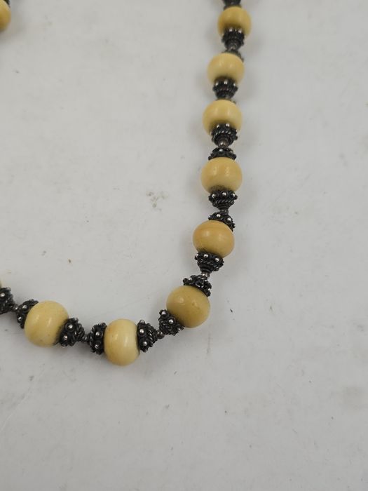 Coliere argint si os