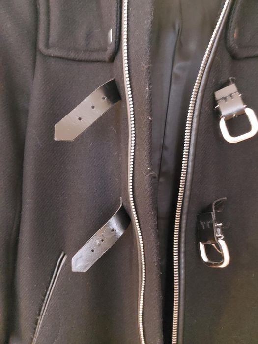 Продавам черно палто