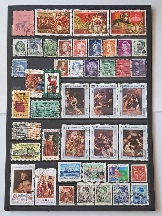 Продавам пощенски марки - четиристотин и четиридесет броя.