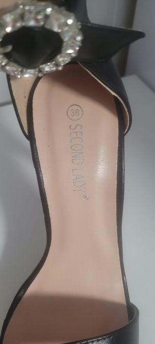 Sandale noi mărimea 38