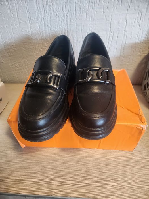 Продам женскую обувь