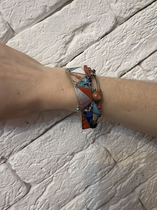 Ручной браслет в стиде авангард