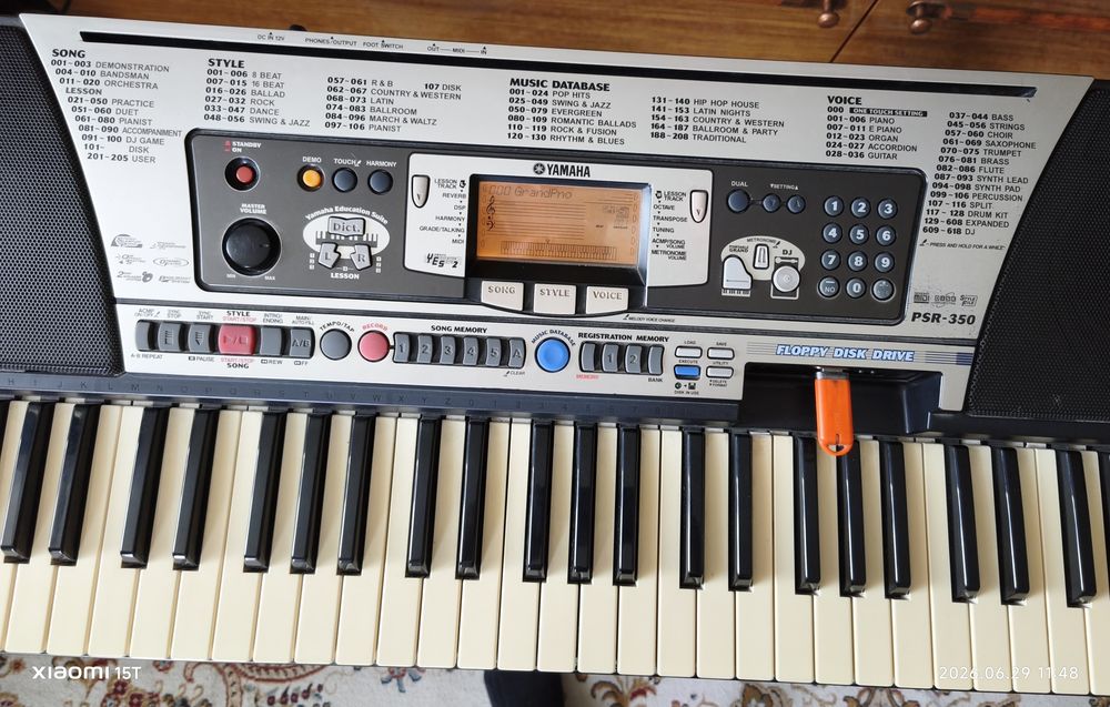 Продам синтезатор Yamaha PSR- 350