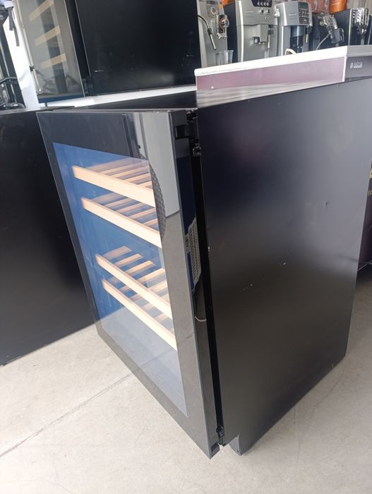 Витрина за вино WINE COOLER