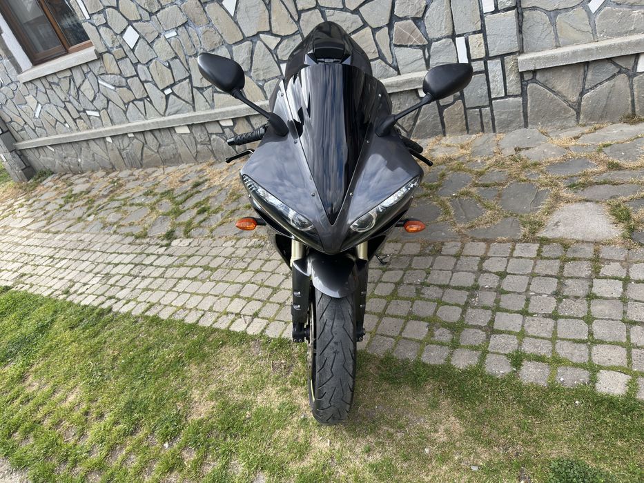 Yamaha R1 RN12 .
