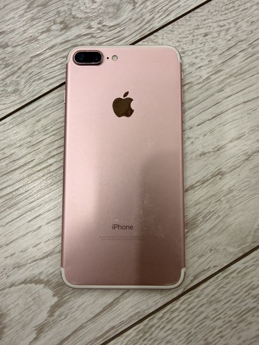 Продам Айфон 7+ 128гига