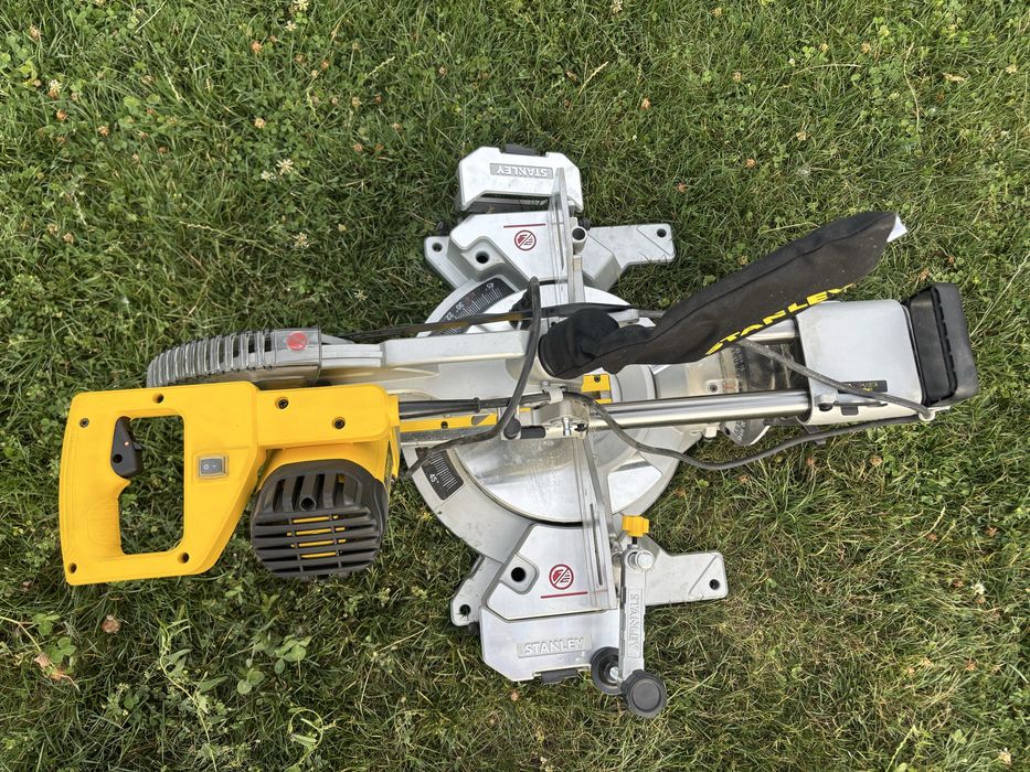 Пила торцовочная STANLEY SM18