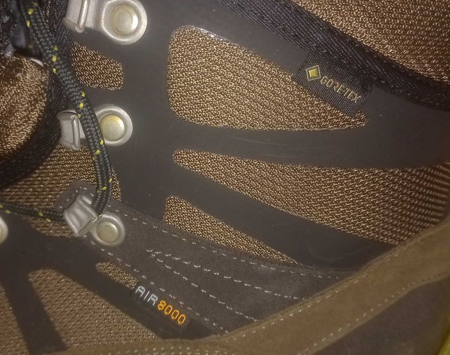 Продам горные ботинки новые