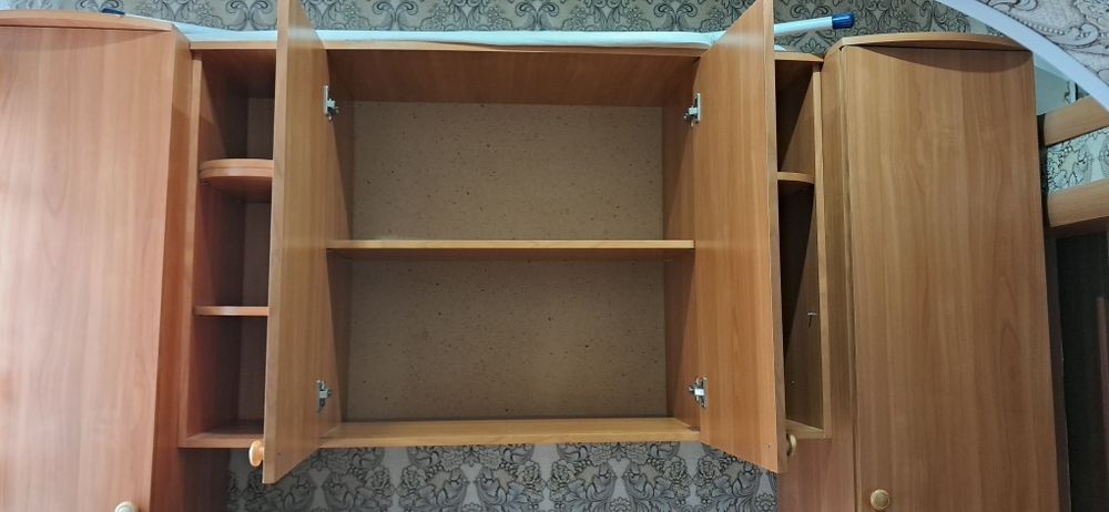 Продам навесной шкаф +комод