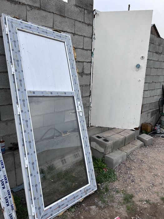 Продам двери пластиковые двери и окно