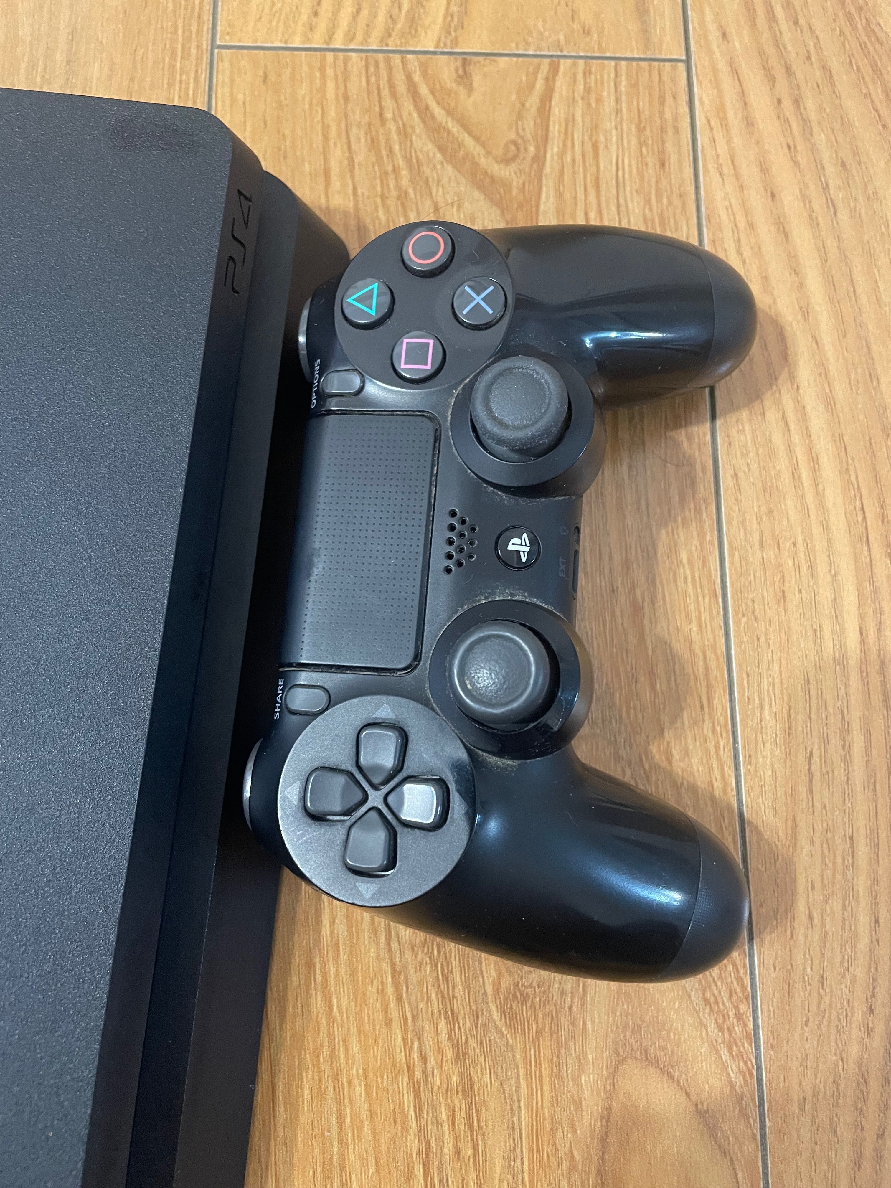 Ps4 slim shop 500gb 2 controllers