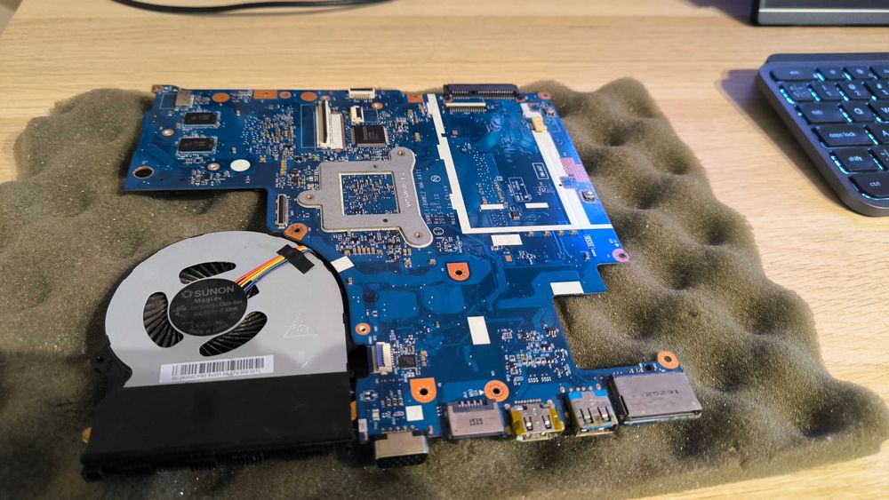 Дънна платка с процесор от лаптоп Lenovo Ideapad 300 15IBR