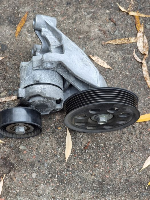 Компрессор кондиционера на Subaru Outback BR.