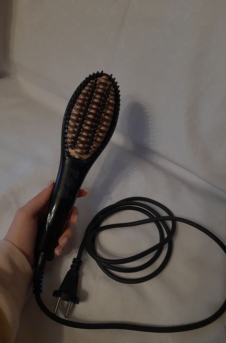 НОВА електрическа четка за изправяне на коса AEG