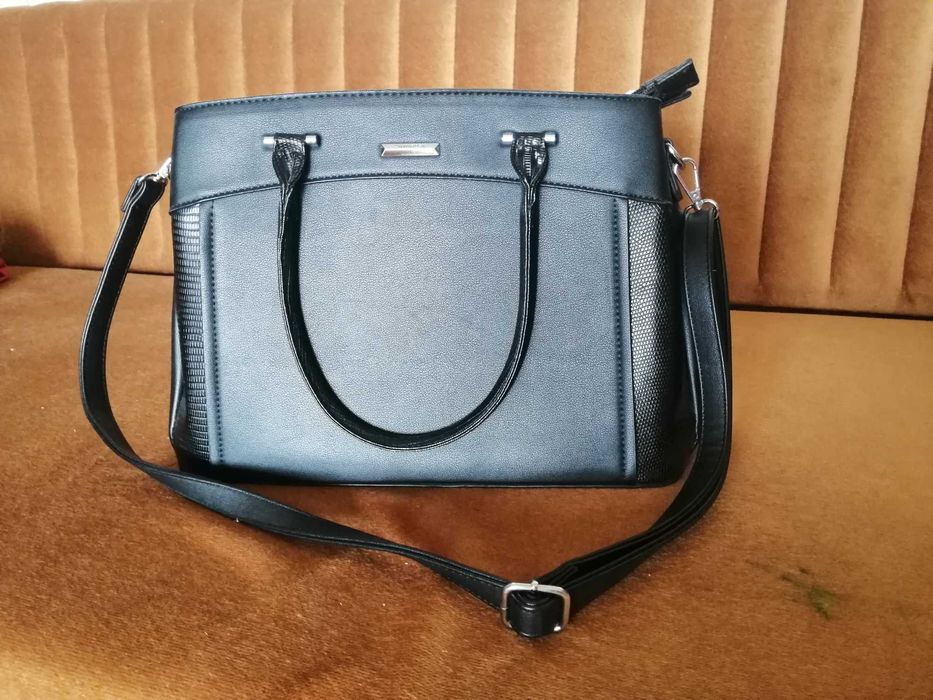 Продавам дамска чанта