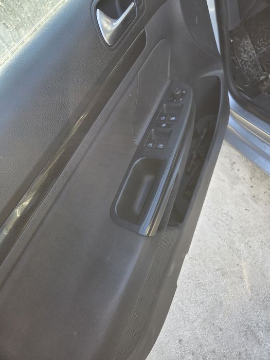 VW Golf 6 1.6 TDI (НА ЧАСТИ)