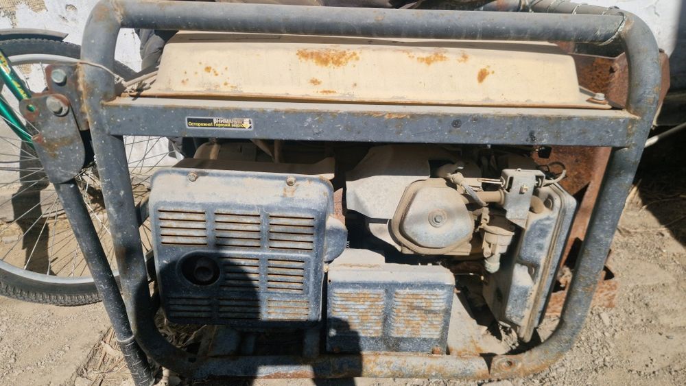 Продам бензиновый генератор