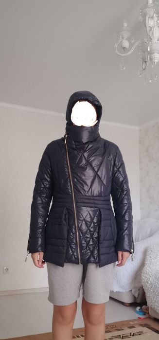 Демисезонная женская куртка, темно-синего цвета, в отличном состоянии