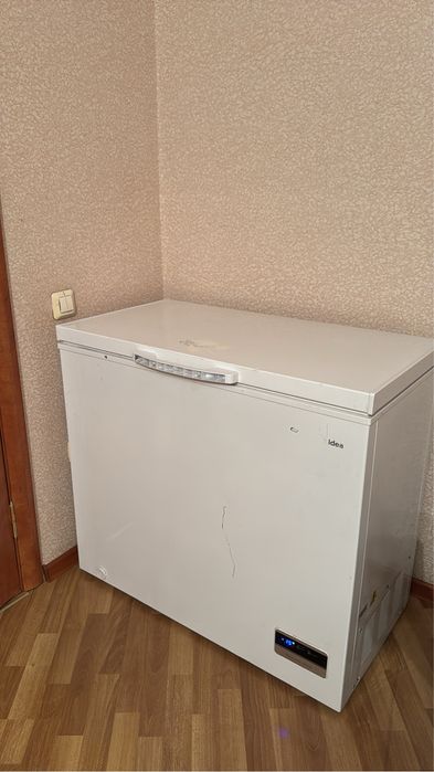 Морозильник в отличном рабочем состояний, дефекты снаружи